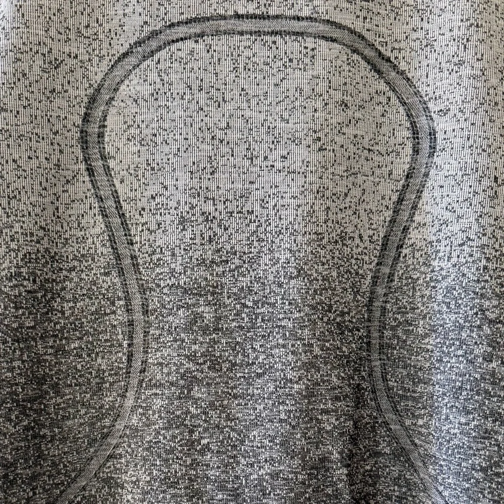 Lululemon Athletica Swiftly Tech Racerback Tank, White / Dark Cast (Ombre) sz. 6